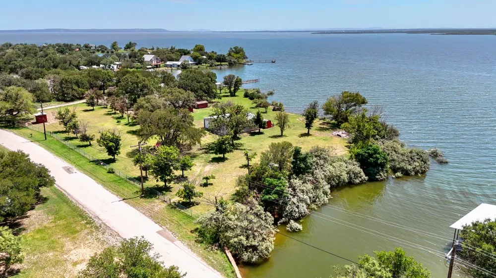 110 W Lakecrest Drive Bluffton, TX 78607