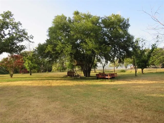 110 W Lakecrest Drive Bluffton, TX 78607