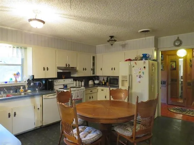 110 W Lakecrest Drive Bluffton, TX 78607