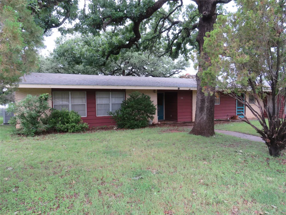 110 W Lakecrest Drive Bluffton, TX 78607