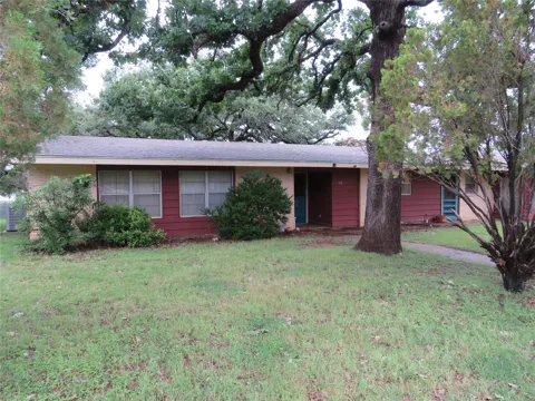 110 W Lakecrest Drive