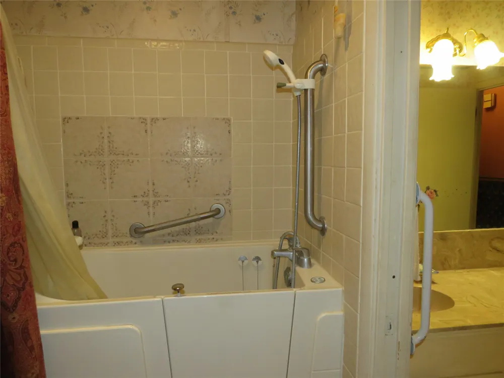 110 W Lakecrest Drive Bluffton, TX 78607