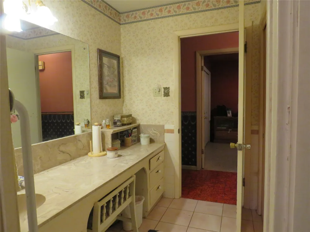 110 W Lakecrest Drive Bluffton, TX 78607