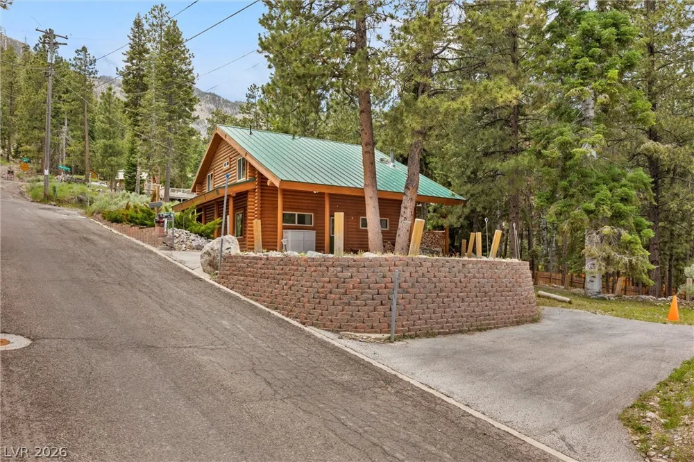 401 Alpine Way Mount Charleston, NV 89124