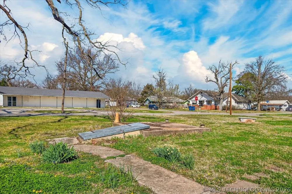 906 E 9th Street Pawhuska, OK 74056
