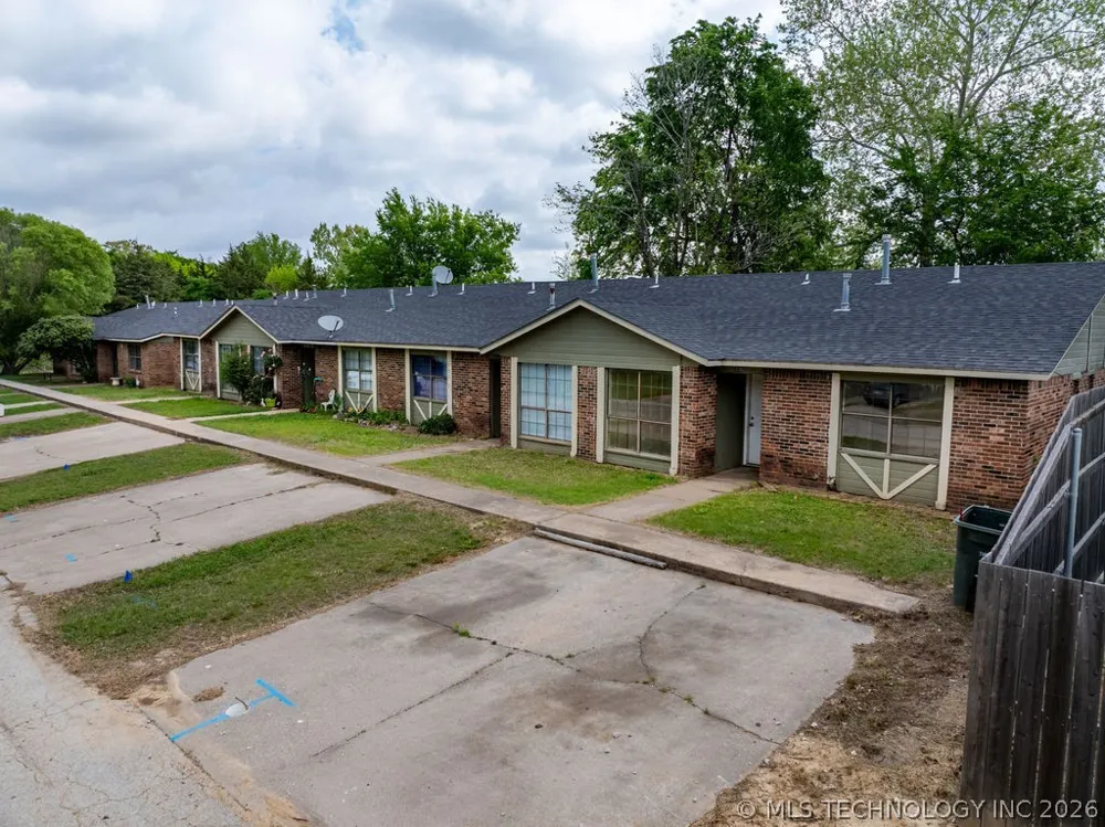 708 Oakdale Lane #D Madill, OK 73446