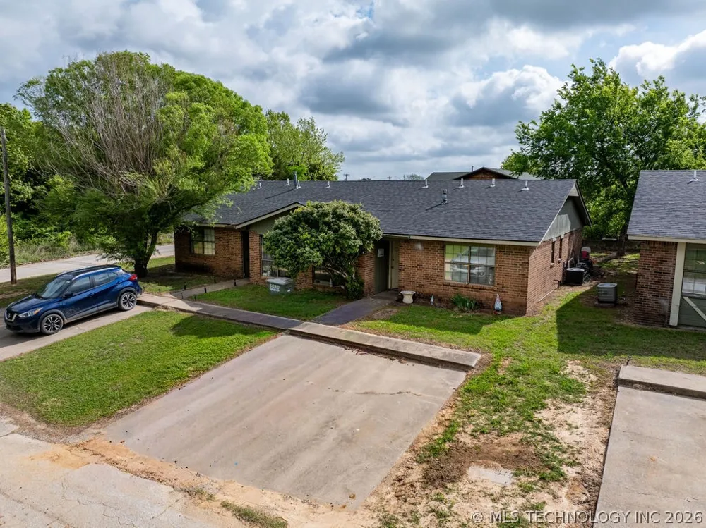 708 Oakdale Lane #D Madill, OK 73446