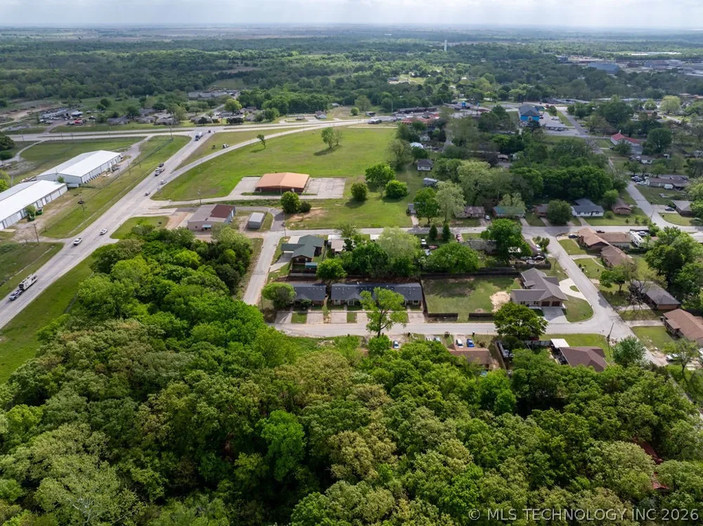 708 Oakdale Lane #D Madill, OK 73446