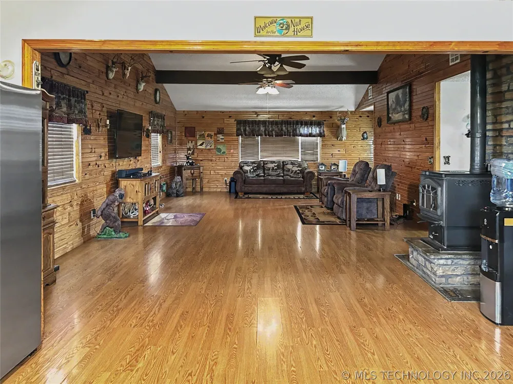 21127 S 590 ROAD Welling, OK 74471