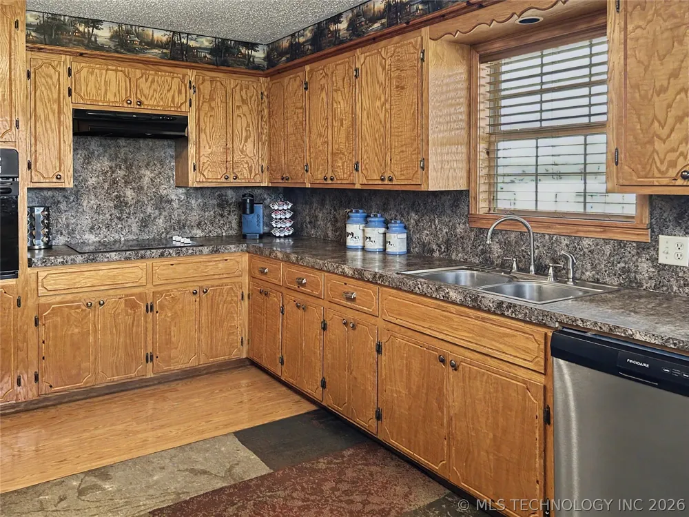 21127 S 590 ROAD Welling, OK 74471