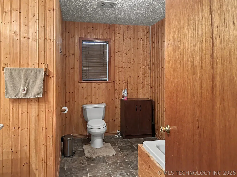 21127 S 590 ROAD Welling, OK 74471