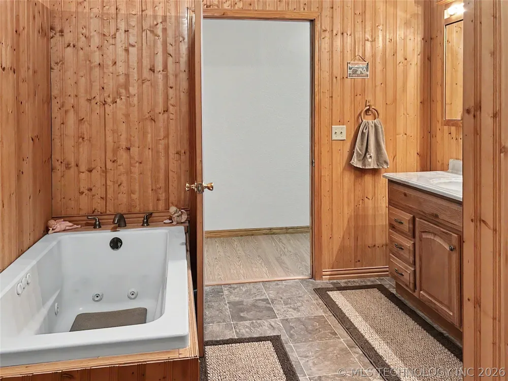 21127 S 590 ROAD Welling, OK 74471