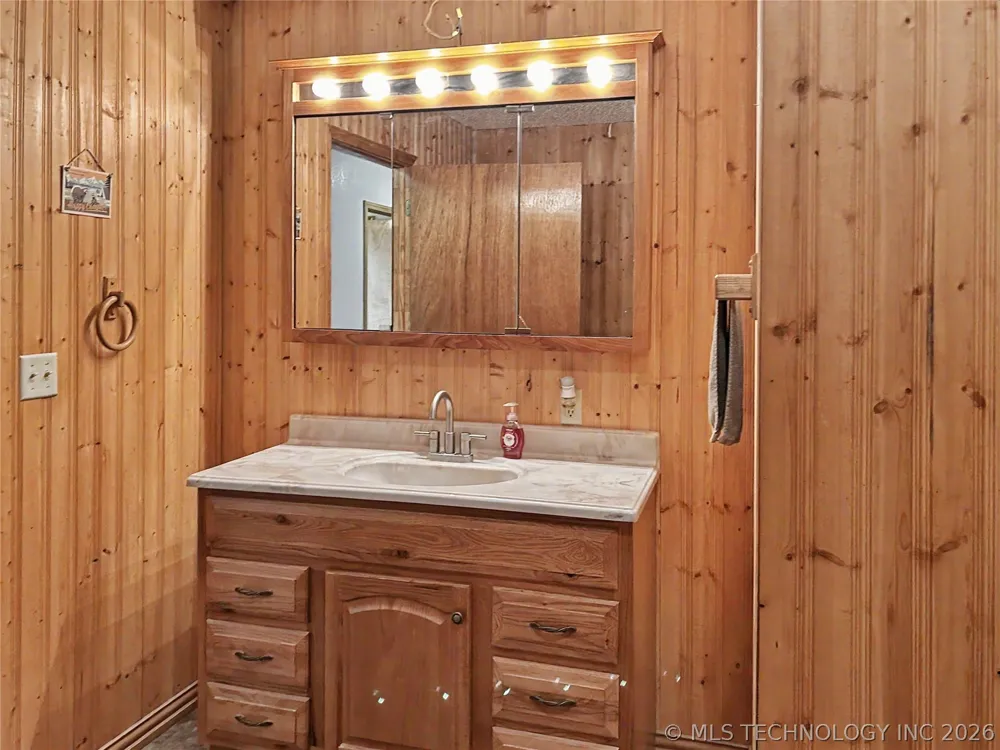 21127 S 590 ROAD Welling, OK 74471