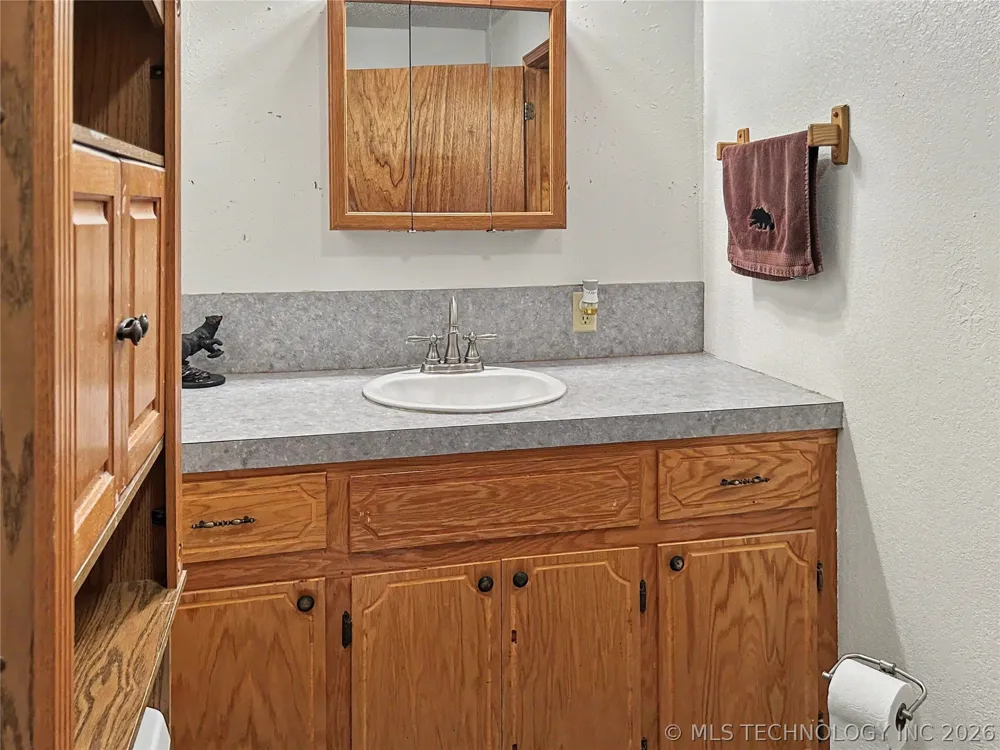 21127 S 590 ROAD Welling, OK 74471