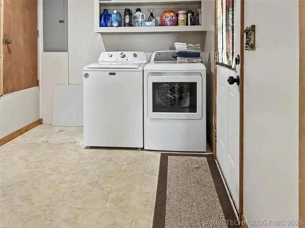21127 S 590 ROAD Welling, OK 74471