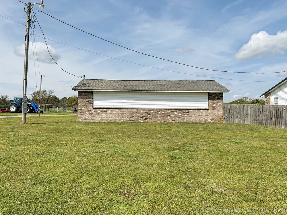 21127 S 590 ROAD Welling, OK 74471