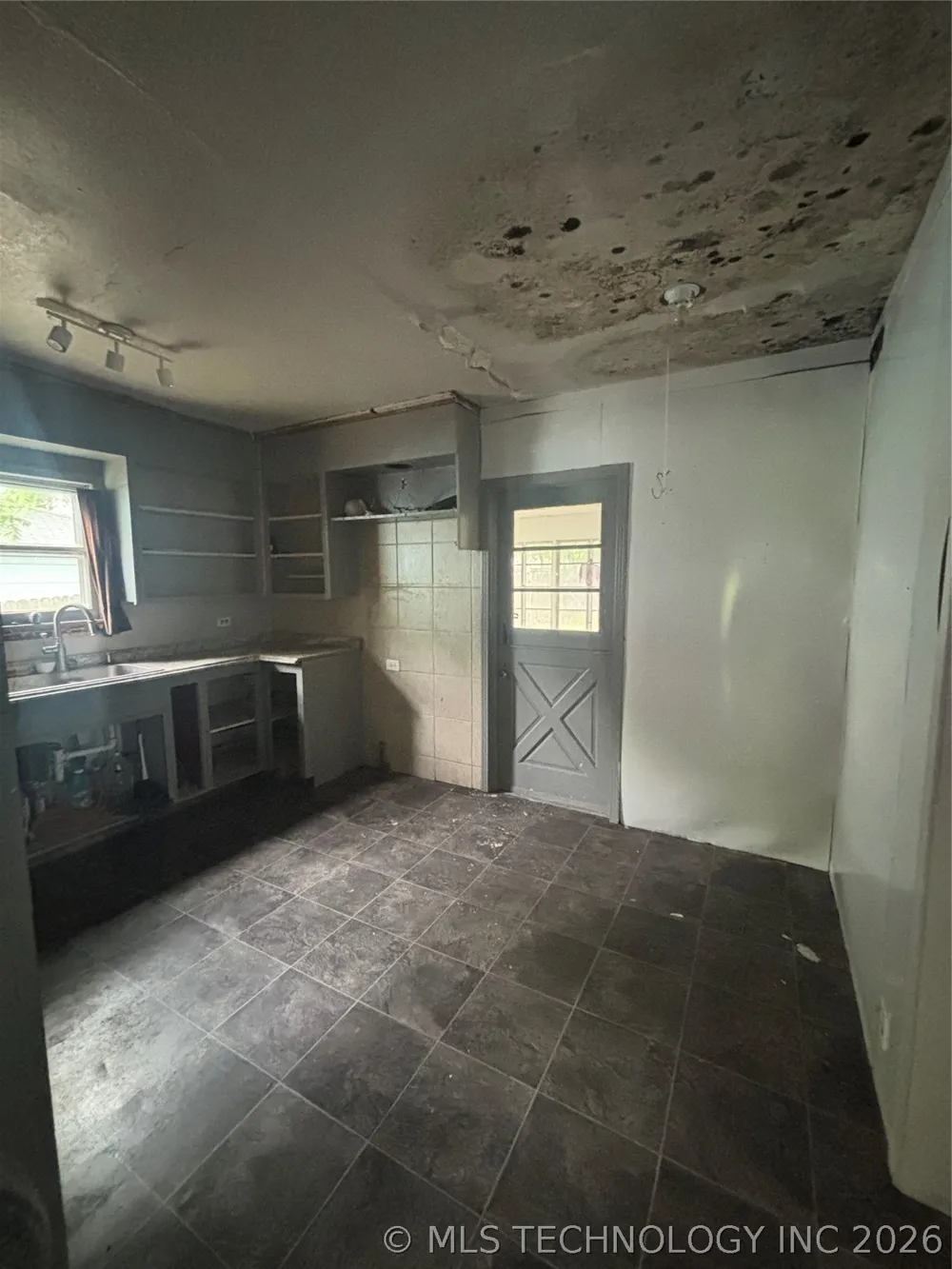 206 Vine Avenue Cleveland, OK 74020