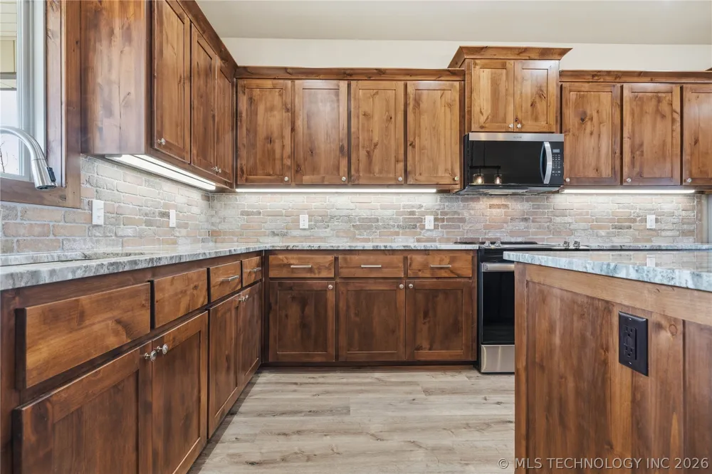34830 S Falcon Crest Lane Cookson, OK 74427