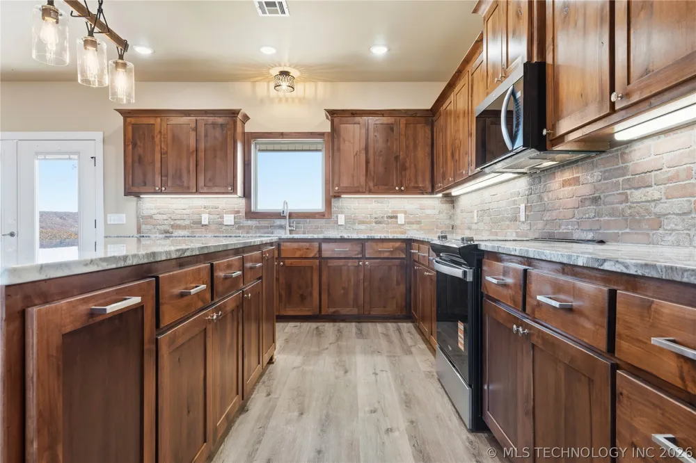 34830 S Falcon Crest Lane Cookson, OK 74427