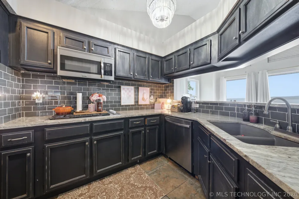 706 Villa Vista Drive Pryor, OK 74361