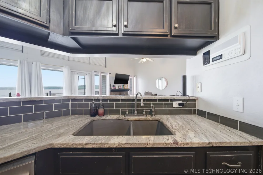 706 Villa Vista Drive Pryor, OK 74361