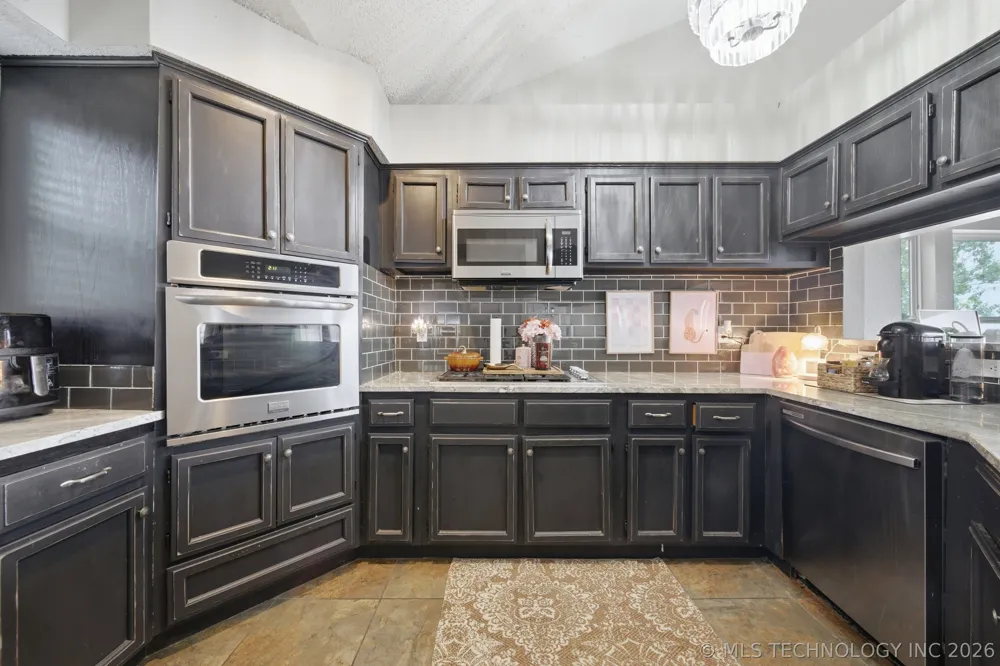 706 Villa Vista Drive Pryor, OK 74361