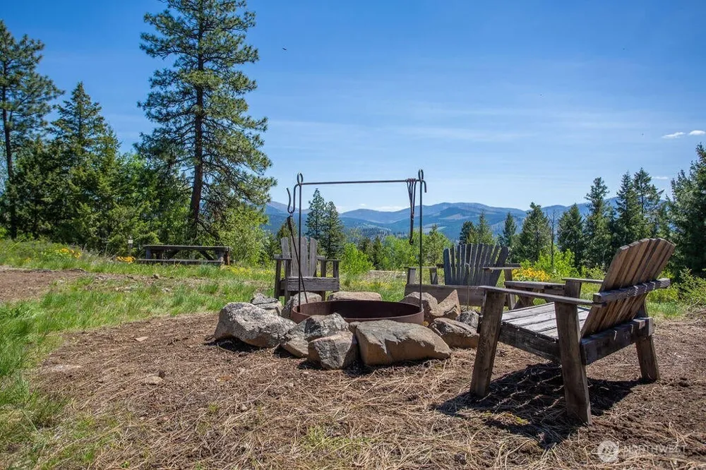 354 Vulcan Mountain Road Curlew, WA 99118