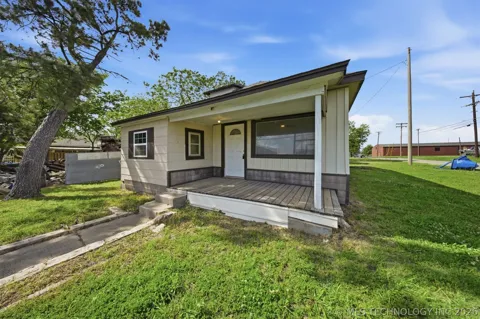 302 W Maple Street