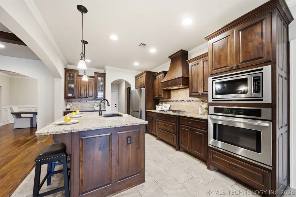 1956 E 172nd Street S Mounds, OK 74047