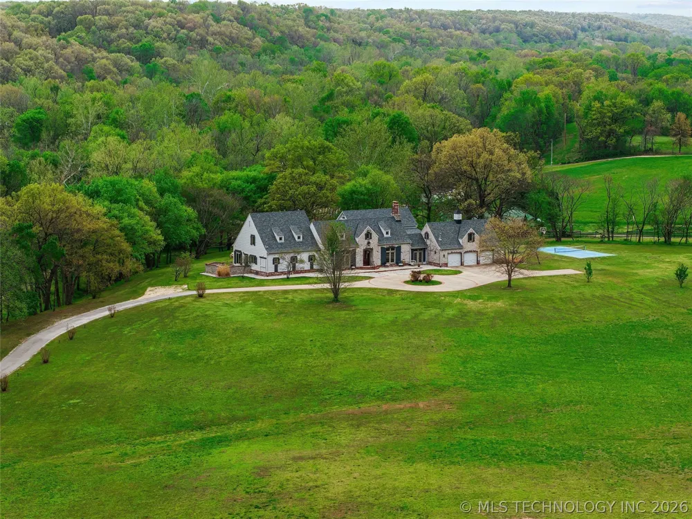 33021 S 625 ROAD Grove, OK 74344