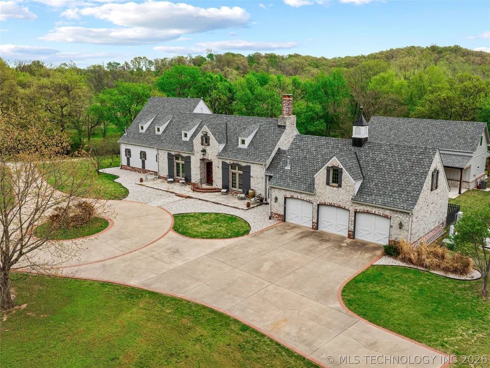 33021 S 625 ROAD Grove, OK 74344