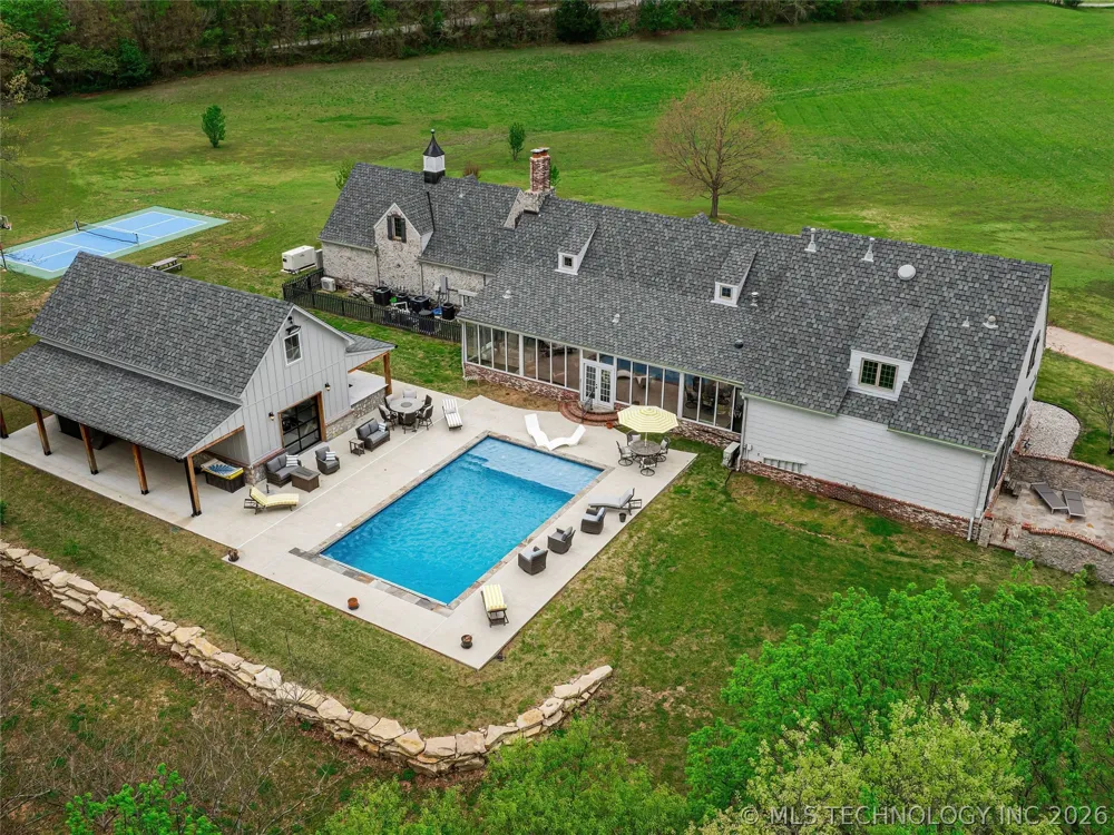 33021 S 625 ROAD Grove, OK 74344