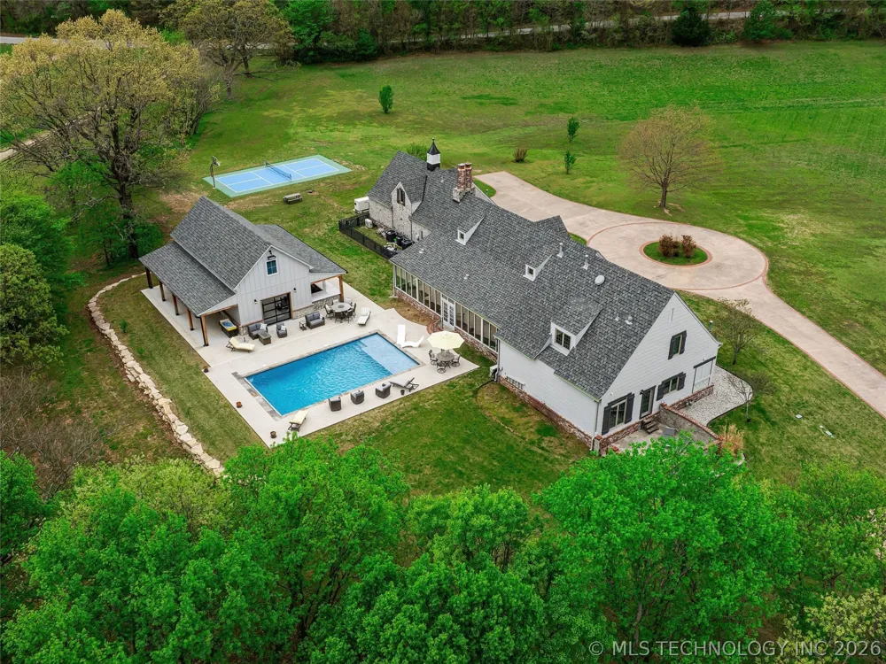 33021 S 625 ROAD Grove, OK 74344