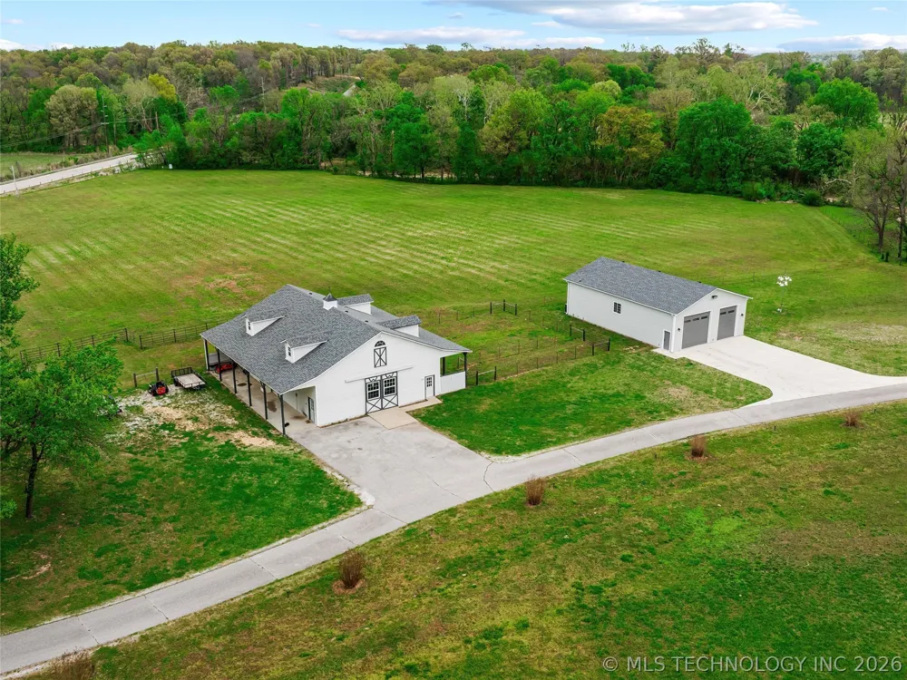 33021 S 625 ROAD Grove, OK 74344