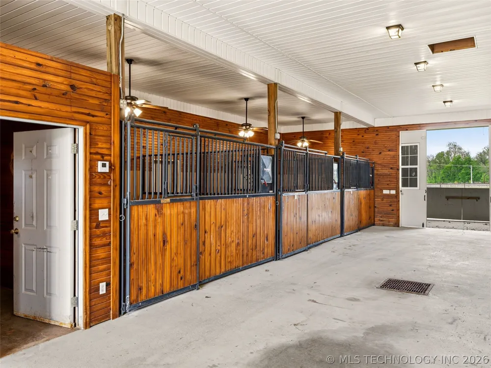 33021 S 625 ROAD Grove, OK 74344