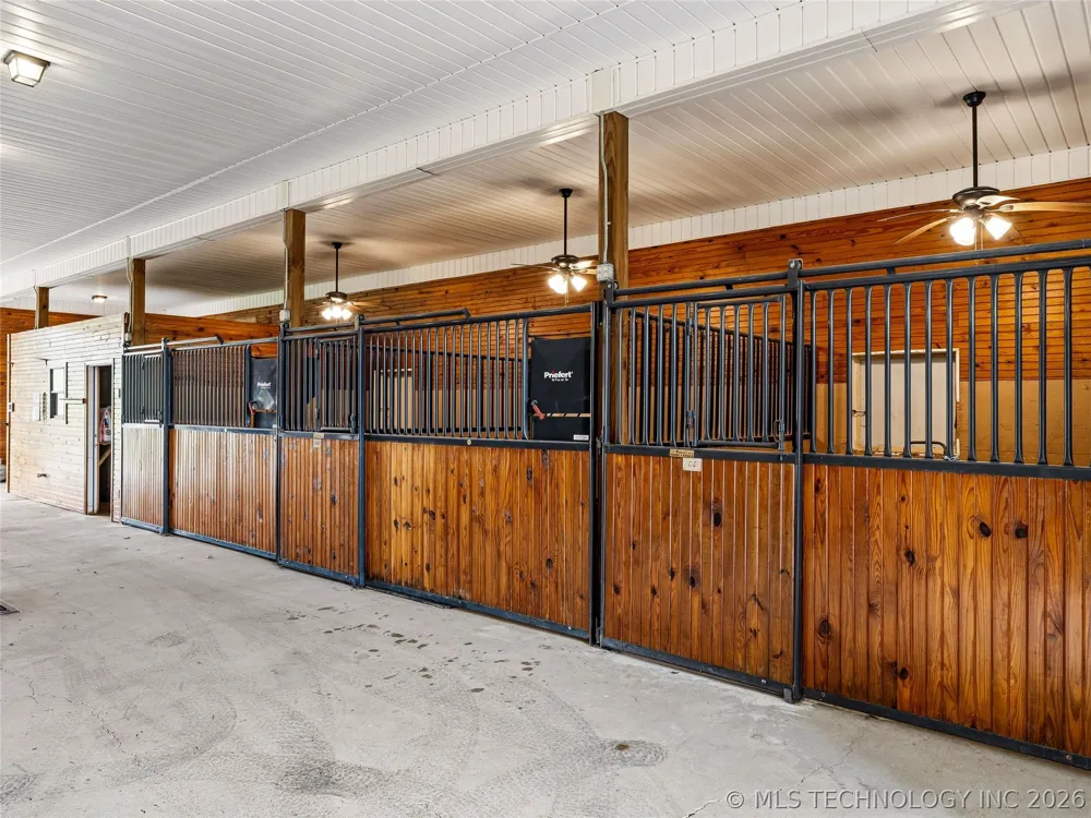 33021 S 625 ROAD Grove, OK 74344