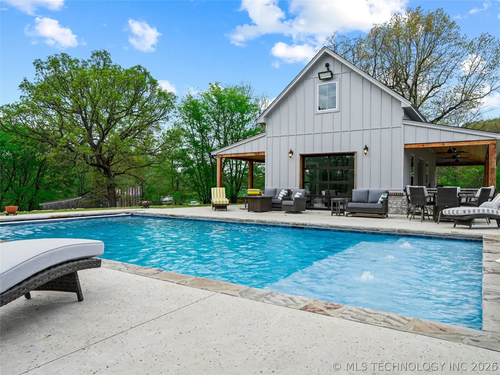33021 S 625 ROAD Grove, OK 74344