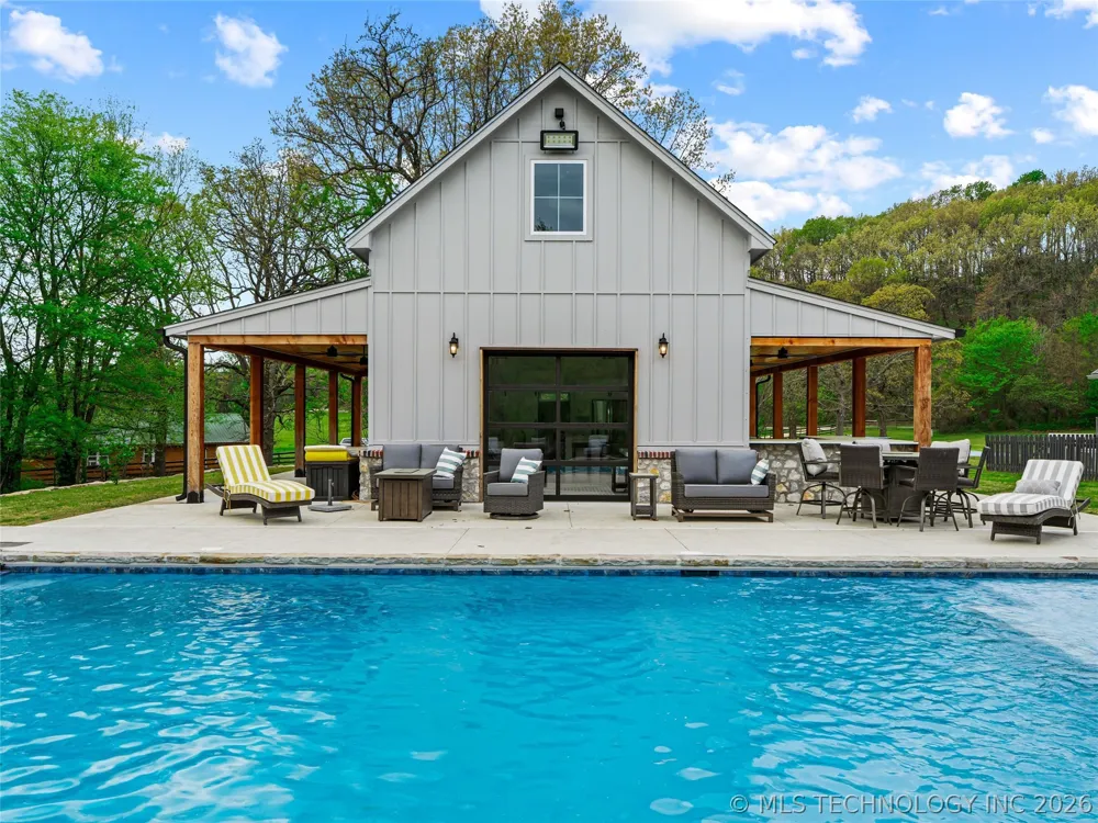 33021 S 625 ROAD Grove, OK 74344