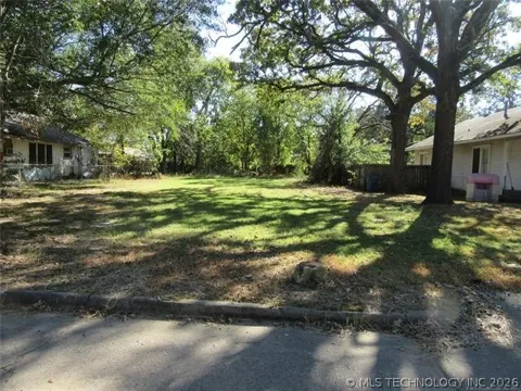 1004 E Osage