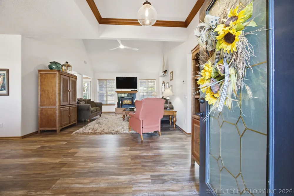 2445 Avalon Drive Eufaula, OK 74432