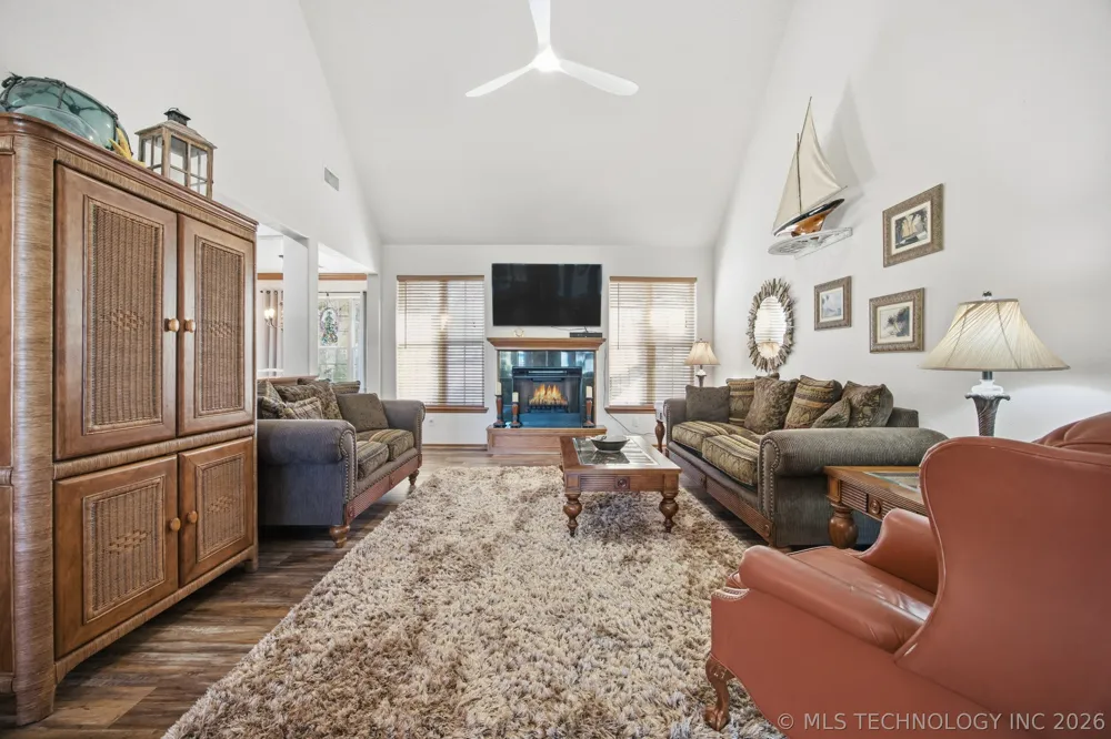 2445 Avalon Drive Eufaula, OK 74432