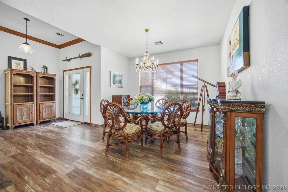 2445 Avalon Drive Eufaula, OK 74432