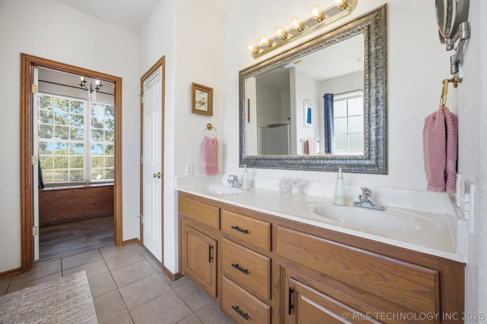 2445 Avalon Drive Eufaula, OK 74432