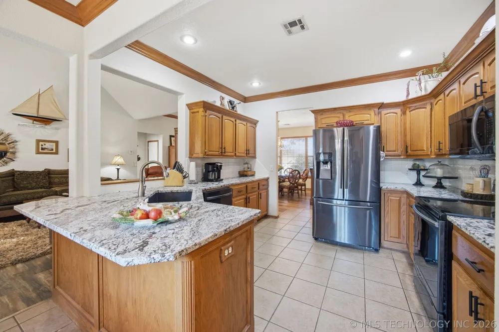 2445 Avalon Drive Eufaula, OK 74432