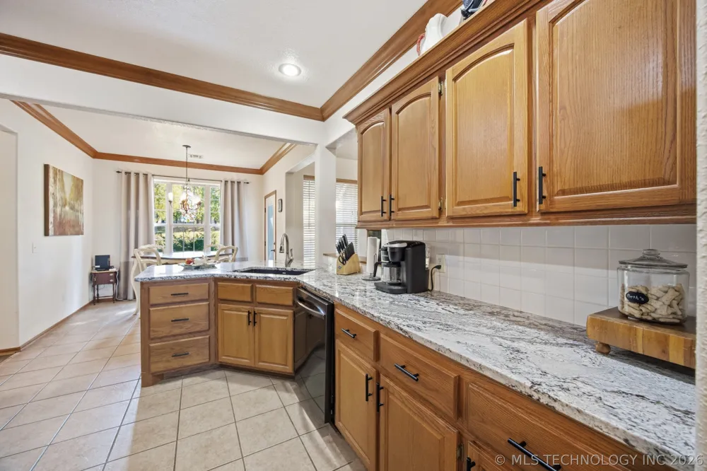 2445 Avalon Drive Eufaula, OK 74432