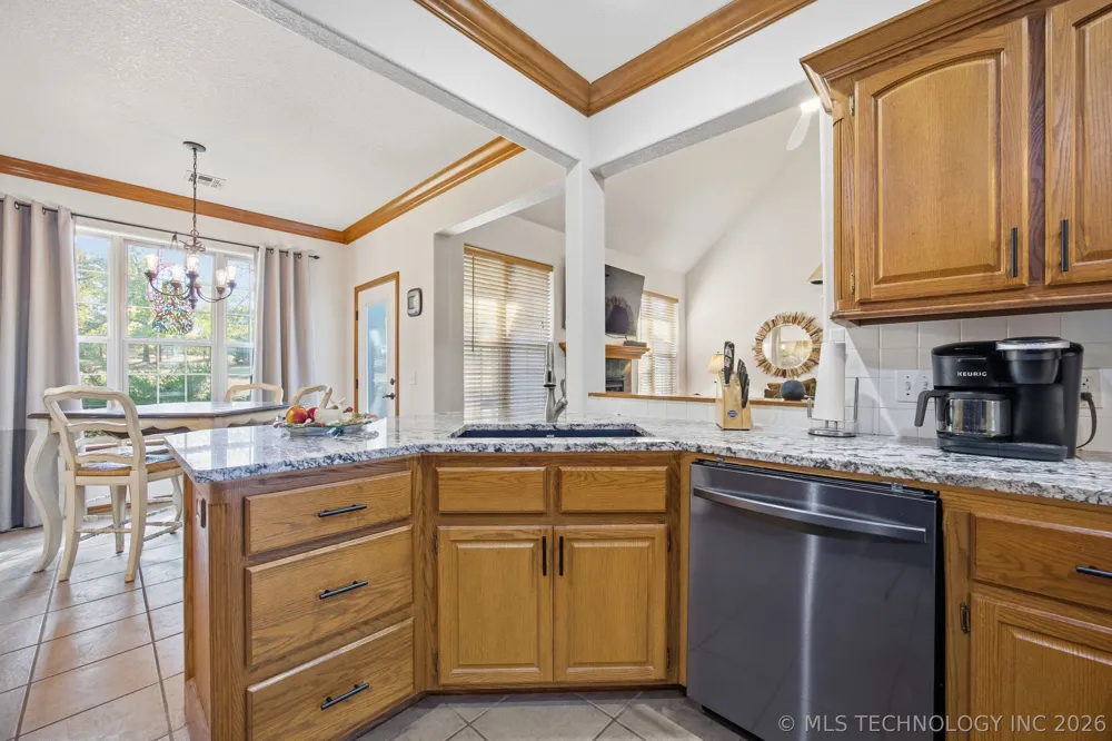 2445 Avalon Drive Eufaula, OK 74432