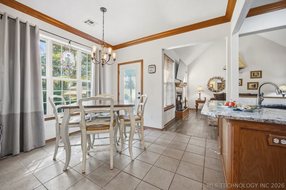 2445 Avalon Drive Eufaula, OK 74432
