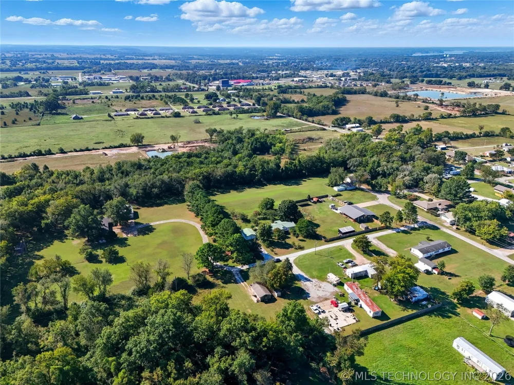 63176 E 282 ROAD Grove, OK 74344