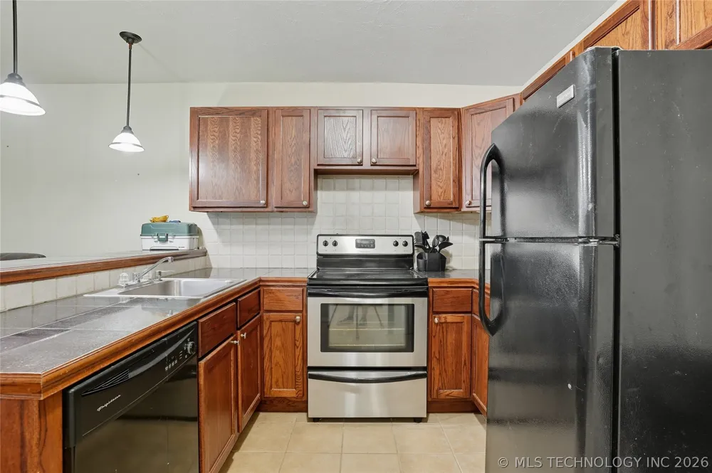 63176 E 282 ROAD Grove, OK 74344