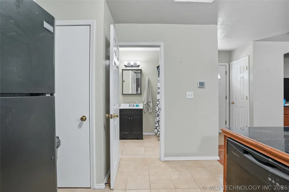 63176 E 282 ROAD Grove, OK 74344